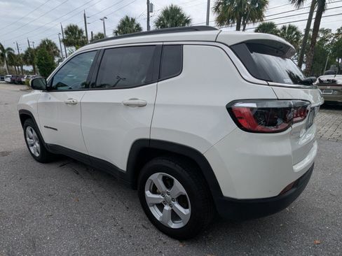 Used 2021 Jeep Compass Latitude w/ Sun and Sound Group FWD image 5