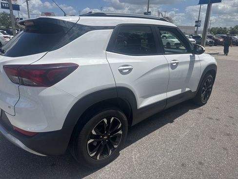 Used 2021 Chevrolet TrailBlazer LT image 3