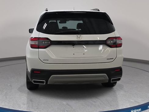 Used 2023 Honda Pilot Touring image 6