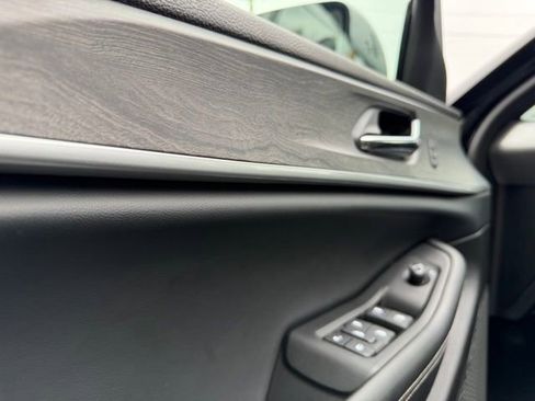 Used 2025 Jeep Grand Cherokee L Limited w/ Black Appearance Package image 14