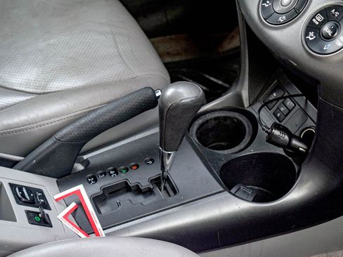 Used 2010 Toyota RAV4 Limited image 5