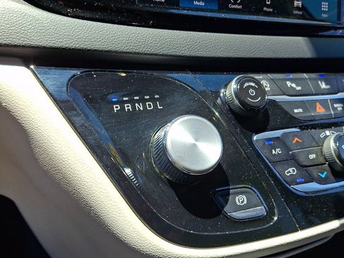 Used 2024 Chrysler Pacifica Touring-L FWD image 15