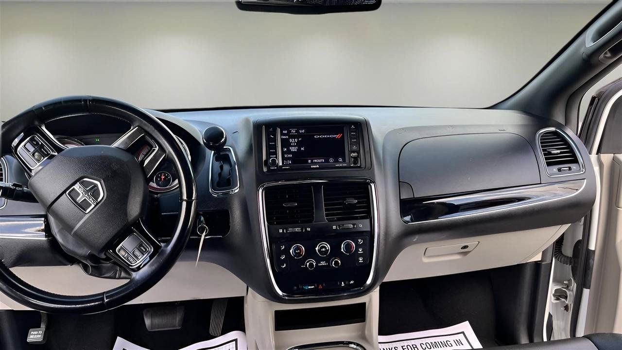 Used 2020 Dodge Grand Caravan SXT FWD image 12