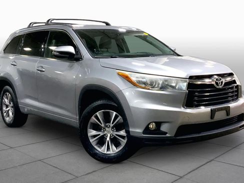Used 2015 Toyota Highlander XLE AWD/4WD image 3