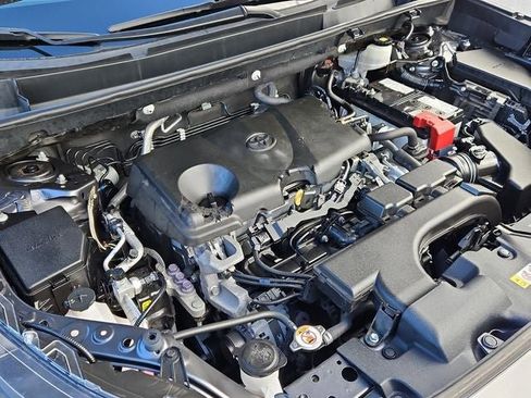 Used 2021 Toyota RAV4 XLE image 31