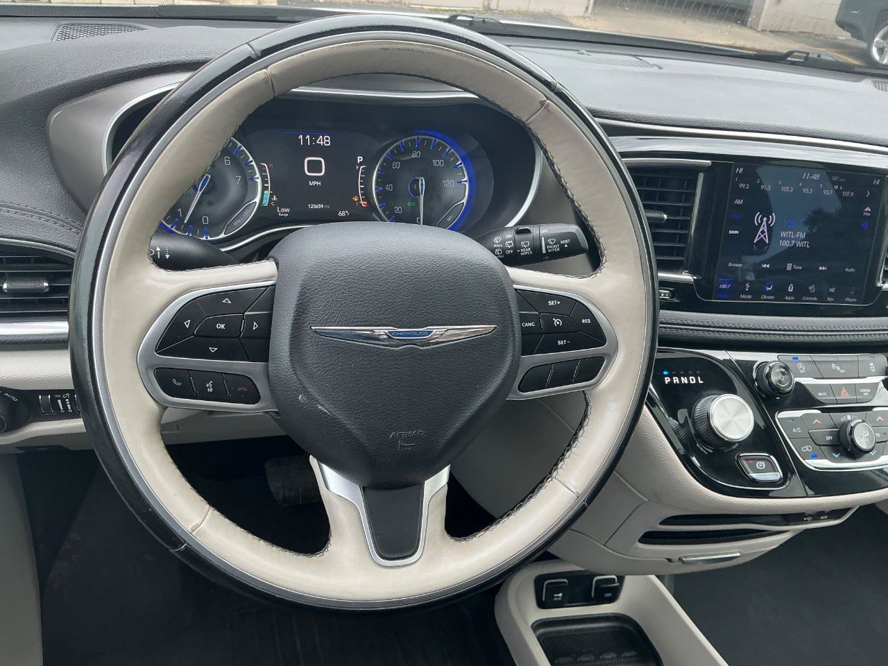 Used 2018 Chrysler Pacifica Limited FWD image 23