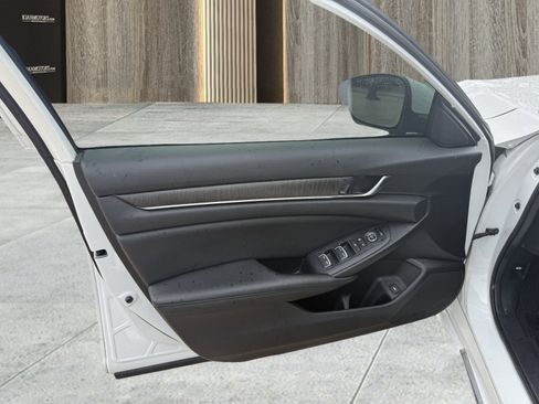 Used 2019 Honda Accord EX image 2