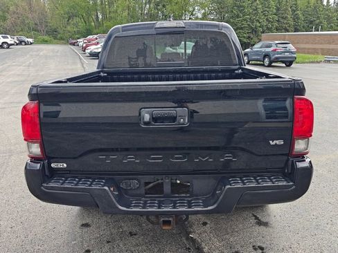 Used 2019 Toyota Tacoma TRD Sport AWD/4WD image 6