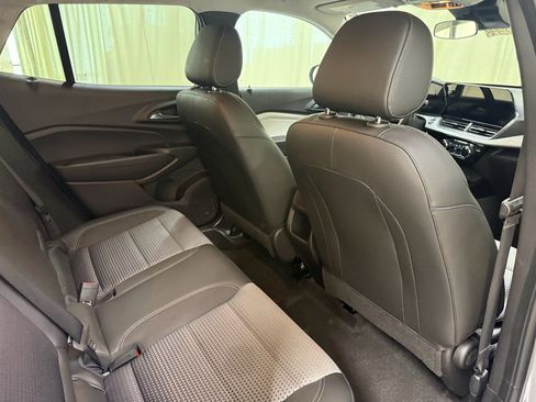 Certified 2025 Chevrolet Trax LT w/ LT Convenience Package FWD image 22