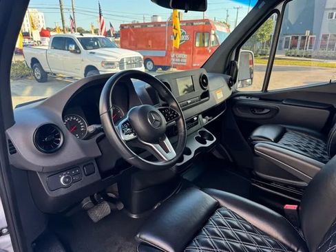 Used 2023 Mercedes-Benz Sprinter 3500 image 20