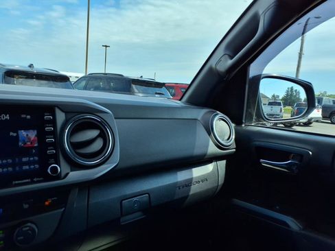 Used 2021 Toyota Tacoma TRD Off-Road w/ TRD Premium Off Road Package image 21