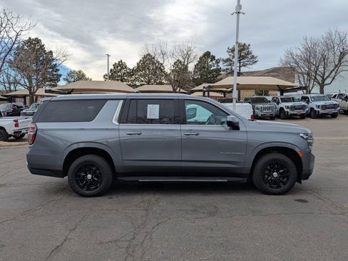 Used 2021 Chevrolet Suburban LT image 4
