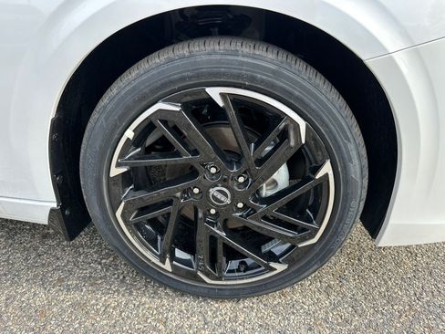 New 2026 Nissan Sentra SR w/ SR Premium Package FWD image 11