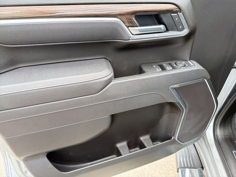 Used 2025 Chevrolet Silverado 1500 LT w/ Z71 Off-Road Package AWD/4WD image 12