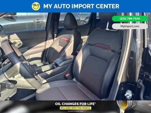 Used 2025 Nissan Kicks SR AWD/4WD image 7