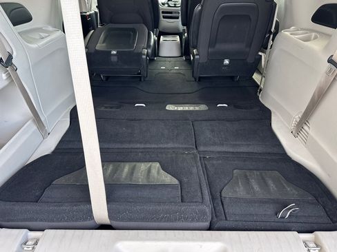 Used 2024 Chrysler Voyager LX image 17