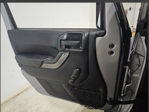 Used 2018 Jeep Wrangler Sport AWD/4WD image 8