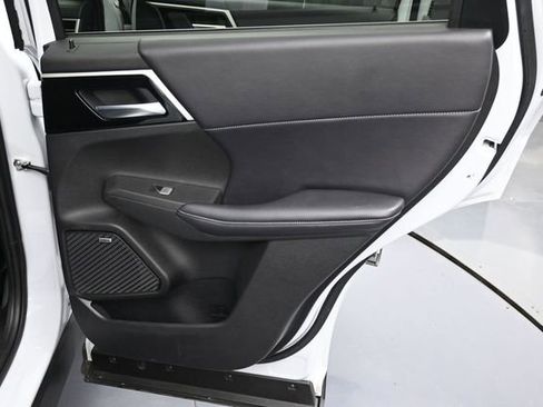 Used 2025 Mitsubishi Outlander SE FWD image 30