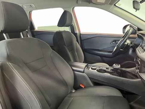 Used 2023 Nissan Rogue S AWD/4WD image 10