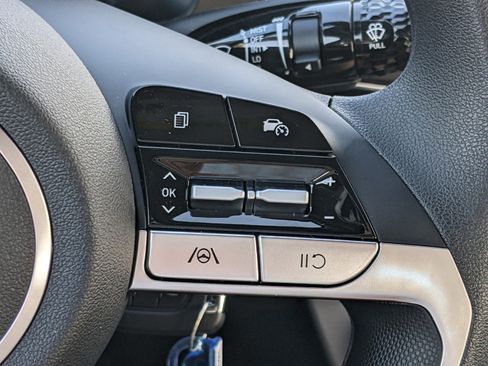 New 2025 Hyundai Elantra SE image 21