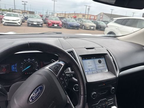 Used 2018 Ford Edge SEL w/ Equipment Group 201A AWD/4WD image 12