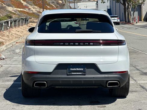 Used 2025 Porsche Cayenne image 8