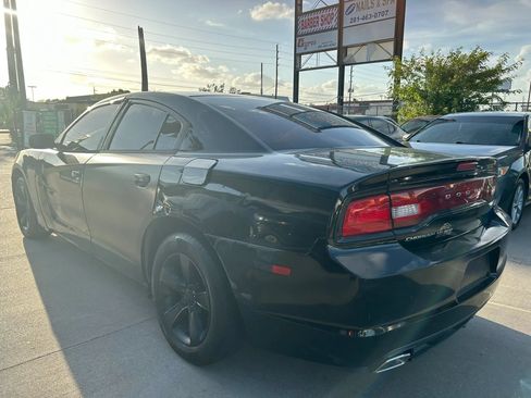 Used 2012 Dodge Charger SE w/ Connectivity Group RWD image 2