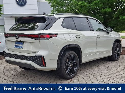 Certified 2025 Volkswagen Tiguan SE R-Line AWD/4WD image 6