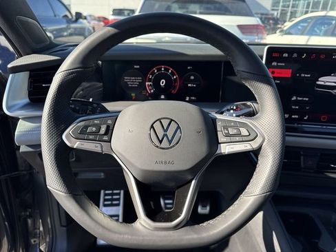 New 2026 Volkswagen Tiguan SE R-Line FWD image 17
