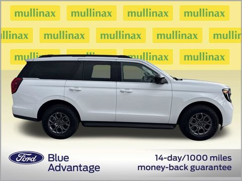 Used 2025 Ford Expedition Active RWD image 2