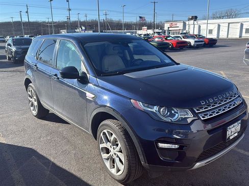 Used 2019 Land Rover Discovery Sport HSE image 2