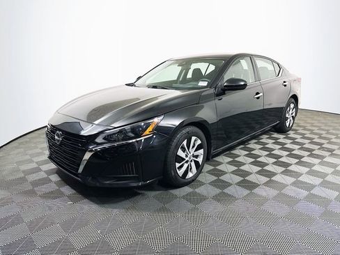 Used 2023 Nissan Altima 2.5 S image 4