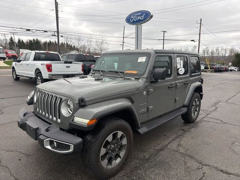 Used 2022 Jeep Wrangler Unlimited Sahara w/ Dual Top Group image 4
