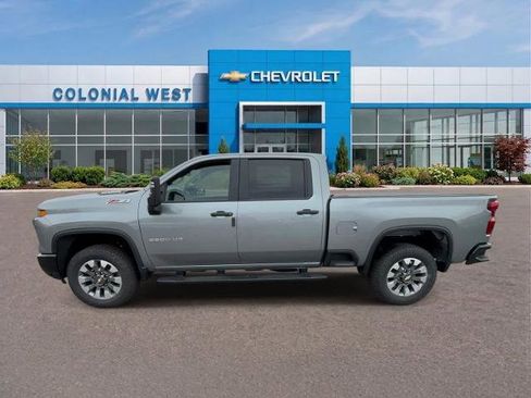 Used 2026 Chevrolet Silverado 2500 Custom AWD/4WD image 2