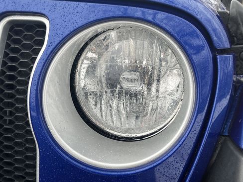 Used 2018 Jeep Wrangler Unlimited Sahara image 22