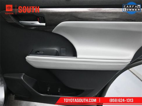 Used 2023 Toyota Highlander Limited image 26