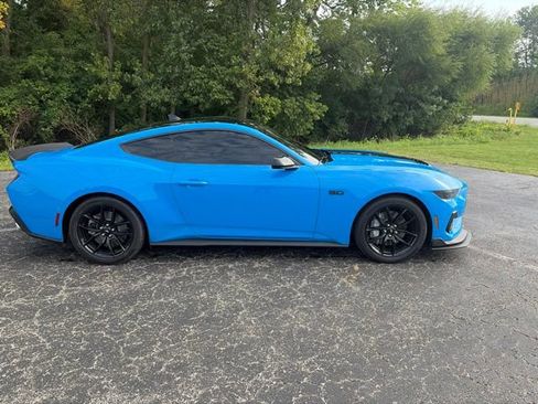 Used 2025 Ford Mustang GT RWD image 9