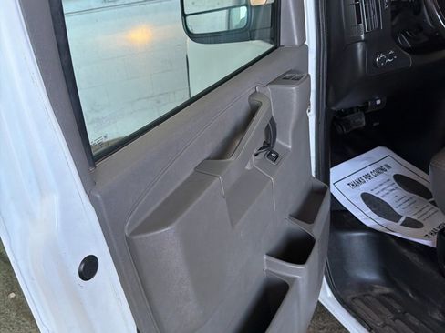 Used 2017 Chevrolet Express 3500 LS image 21