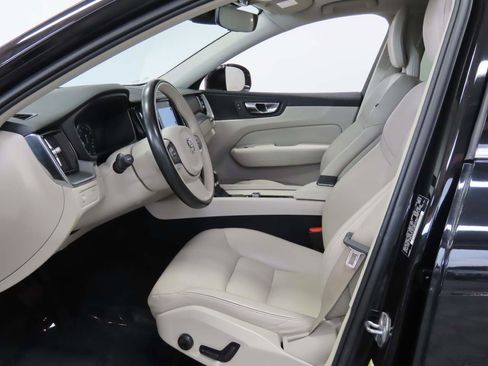 Used 2018 Volvo XC60 T5 Momentum w/ Convenience Package AWD/4WD image 14