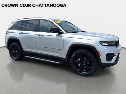 Certified 2023 Jeep Grand Cherokee Altitude AWD/4WD image 2