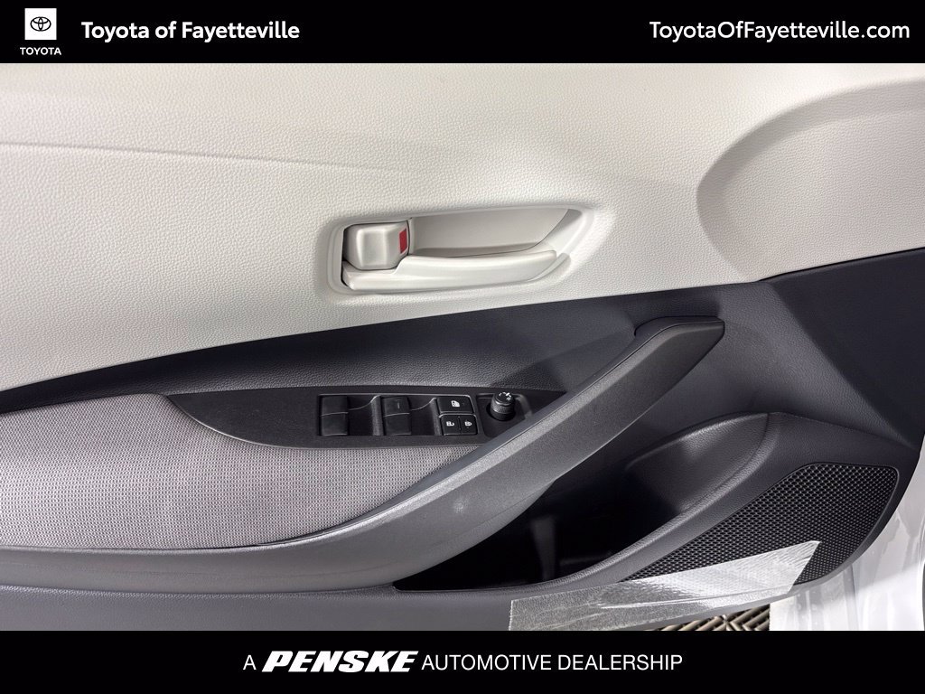 Used 2027 Toyota Corolla LE FWD image 28