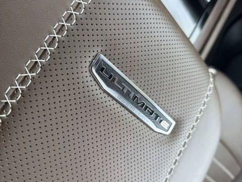 Used 2025 GMC Yukon Denali Ultimate image 32