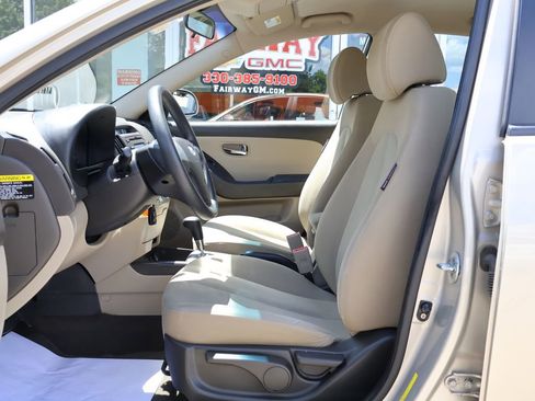 Used 2010 Hyundai Elantra GLS FWD image 11