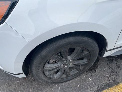 Used 2023 Ford Edge SE w/ Black Appearance Package image 10