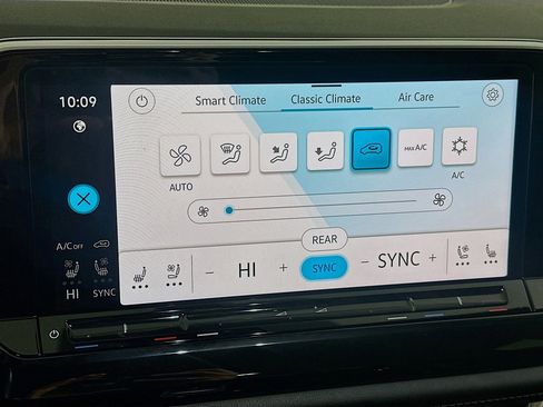 Used 2025 Volkswagen Atlas SE image 22