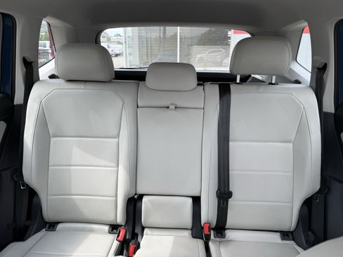 Used 2018 Volkswagen Tiguan SE AWD/4WD image 14
