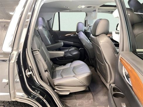 Used 2020 Cadillac Escalade Premium Luxury image 9