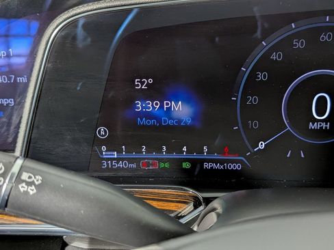 Used 2022 Cadillac Escalade Premium Luxury image 39