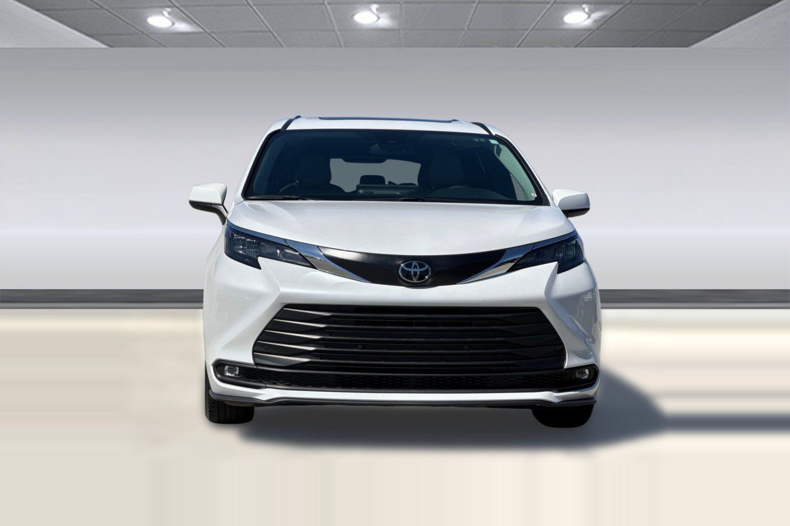 Used 2026 Toyota Sienna XLE FWD image 6
