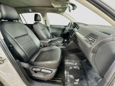 Used 2020 Volkswagen Tiguan SE w/ Panoramic Sunroof Package AWD/4WD image 34
